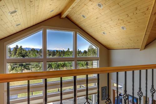 Bend Mountain View Retreat
