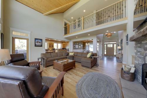 Bend Mountain View Retreat
