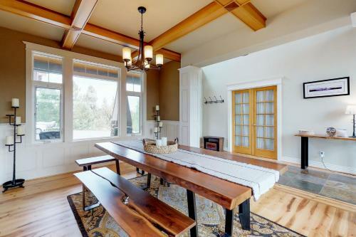 Bend Mountain View Retreat