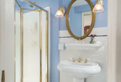 Yale Manor B&B & Yurt Glamping