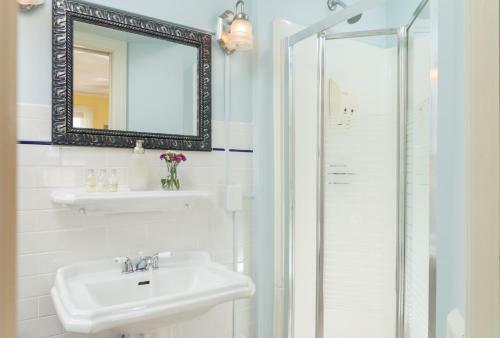 Yale Manor B&B & Yurt Glamping