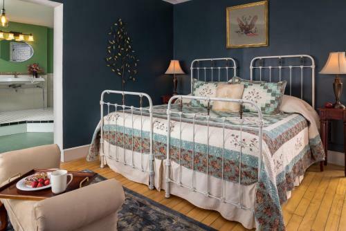 Yale Manor B&B & Yurt Glamping