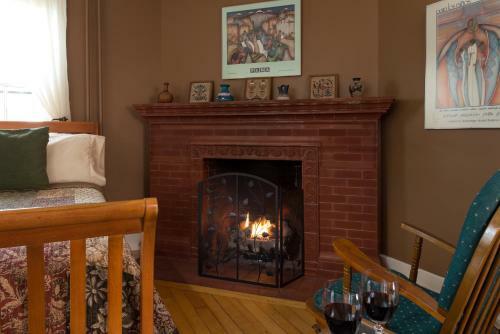 Yale Manor B&B & Yurt Glamping