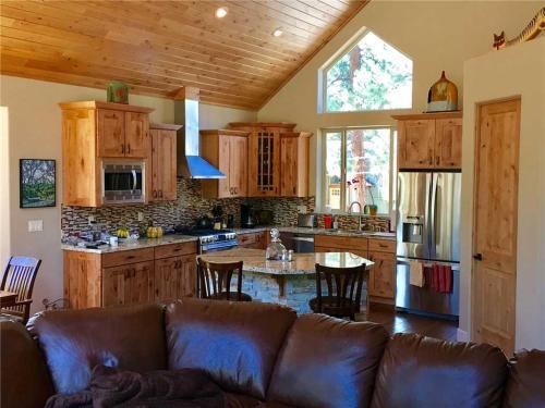 2380 Alice Lake Rd Cabin