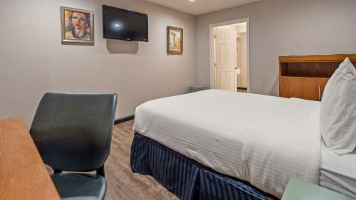 Hotel Azul Inn & Suites