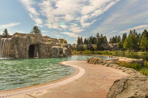Caldera Lodge On The Pond