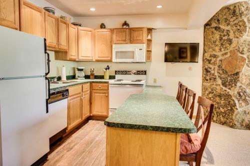 Cozy Slopeside Condo