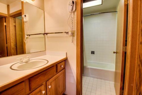 Cozy Slopeside Condo