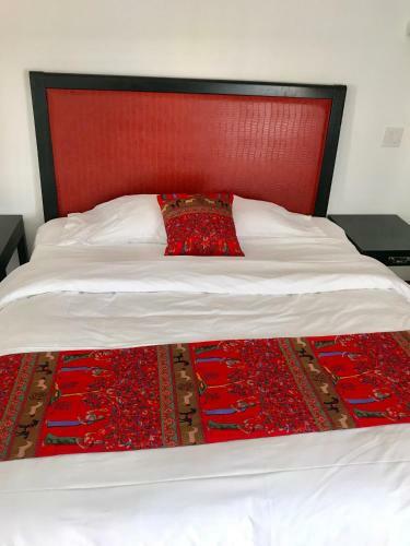 Posada Norwalk Inn & Suites