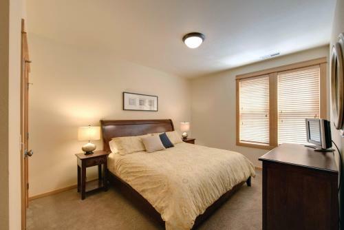 8 Fremont Crossing
