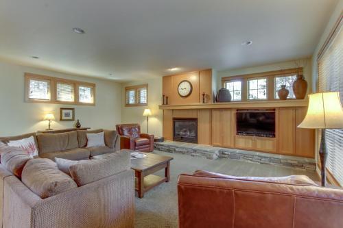 8 Fremont Crossing