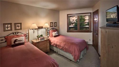 Dauphine: Chateau Chamonix - 2br Slopeside Luxury