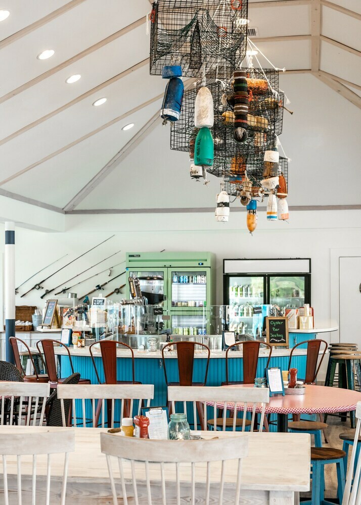 Hotel The Tides Inn