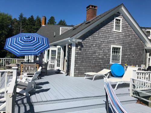 60 Middle Rd House