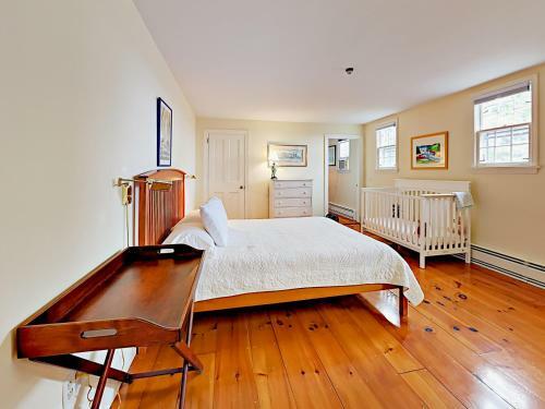 60 Middle Rd House