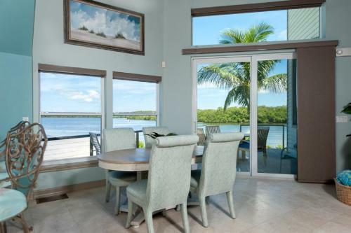 Bayhouse