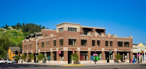 Alpenglow Condominiums - Alp2d