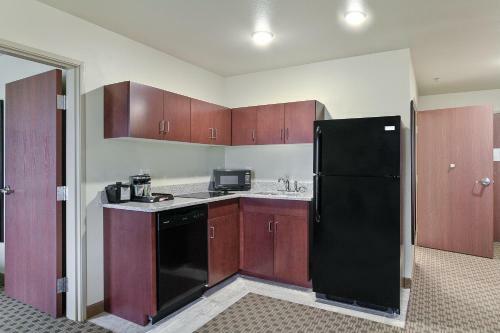 Cobblestone Hotel & Suites - Pulaski