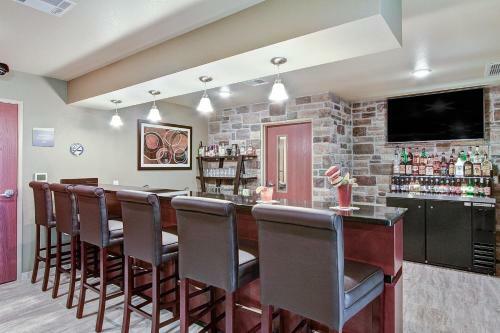 Cobblestone Hotel & Suites - Pulaski