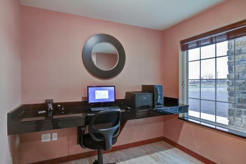 Cobblestone Hotel & Suites - Pulaski