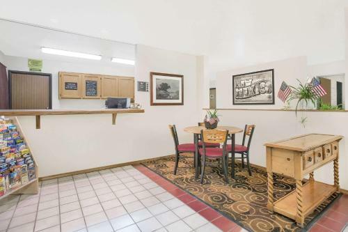 Hotel Super 8 By Wyndham Bloomfield