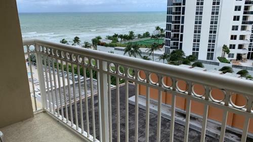 Seaview Beachfront Apartment Sunny Isles Beach