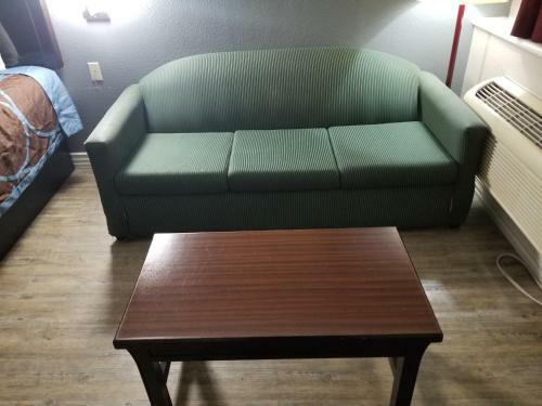 Motel Executive Inn & Suites