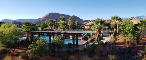 Pvz #35: Poolside Commons At Paradise Village