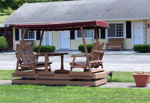 Weathervane Motel Lanesboro