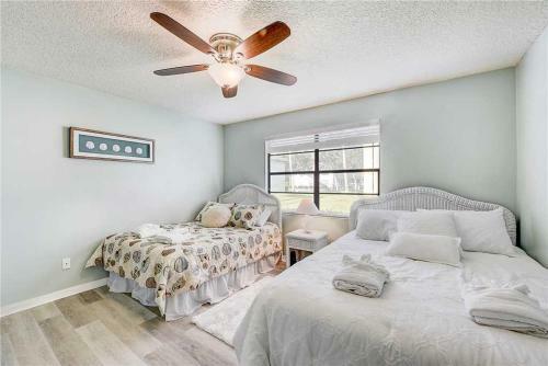 Seaside Villas 18, 2 Bedrooms, Pool Access, Pets, Wifi, Sleeps 8