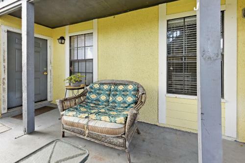 Seaside Villas 18, 2 Bedrooms, Pool Access, Pets, Wifi, Sleeps 8