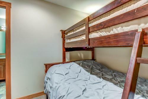 Eagle Springs West 403: Blackbird Suite