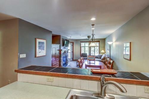 Eagle Springs West 403: Blackbird Suite