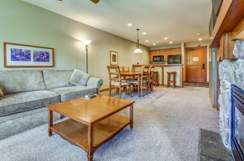 Eagle Springs West 403: Blackbird Suite