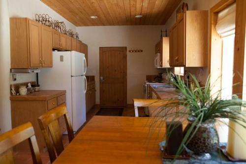 Hotel Shady Brook Inn Village/resort