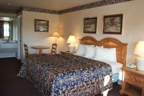 Hotel Lakeside Inn & Suites
