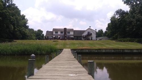 Bed & Breakfast Marvels On The Creek