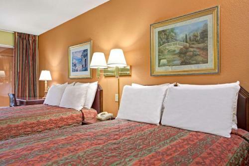 Hotel Days Inn By Wyndham Benson