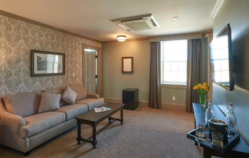 Hotel The Groton Inn