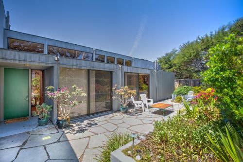 Rolling Waves Beach House