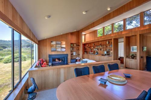 Rolling Waves Beach House
