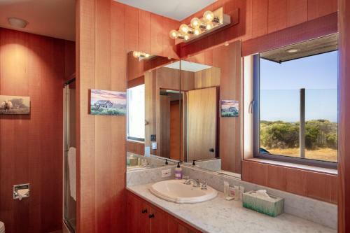 Rolling Waves Beach House