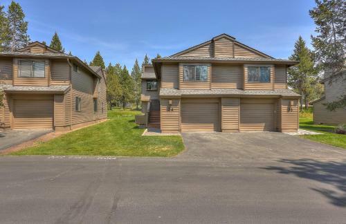 34 Fairway Village
