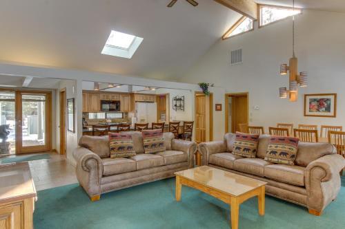 16 Lassen Lane