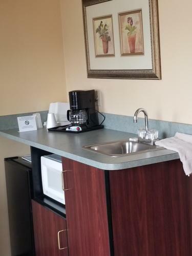 Motel Perry-o Inn & Suites