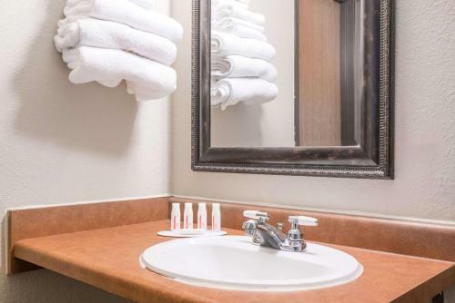 Hotel Knights Inn Litchfield