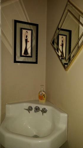 Hostal Carraway Guest House