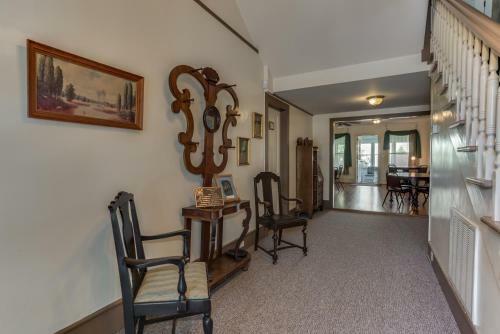 Bed & Breakfast Carrier Houses Inn
