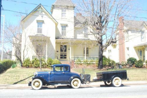 Bed & Breakfast Carrier Houses Inn