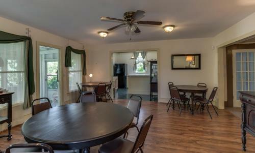 Bed & Breakfast Carrier Houses Inn